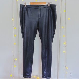 HUE Back Leather Pant Size XL